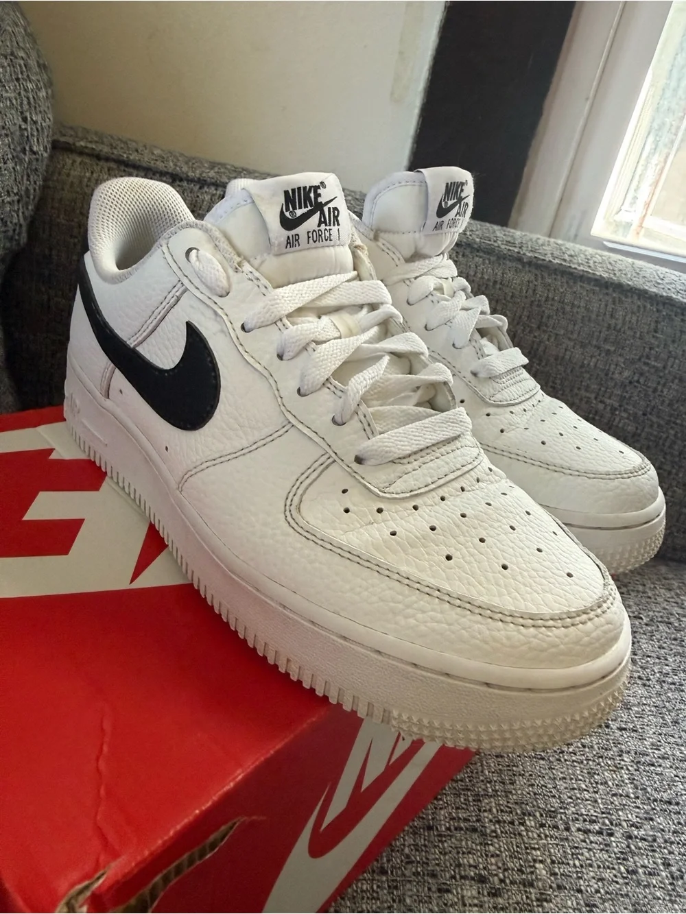 Nike White and Black Low-Top Sneakers